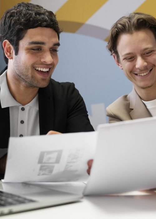 employee-showing-appreciation-each-other