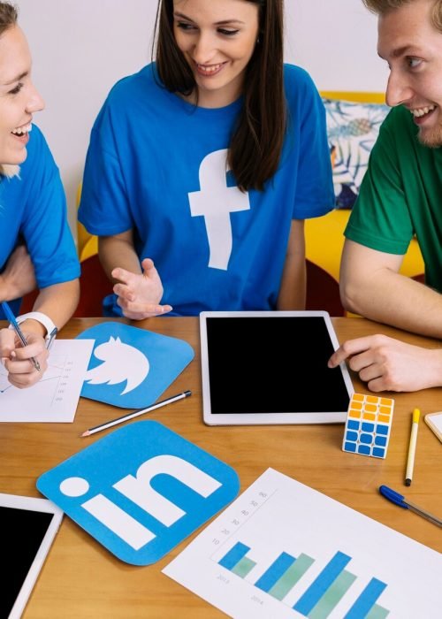 happy-friends-discussing-social-media-applications_23-2147847469